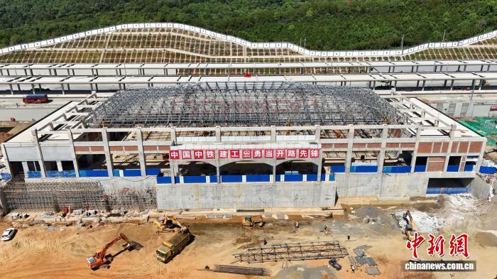 图为昌九高铁庐山南站项目施工现场。周发广 摄