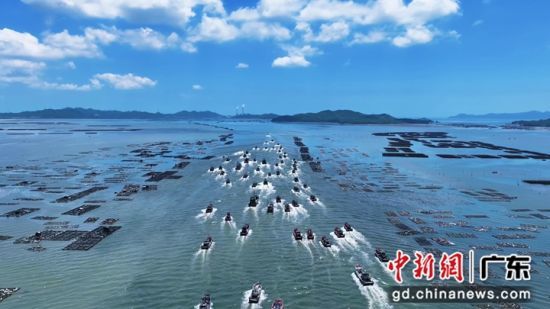 海上护航。广东海警局 供图