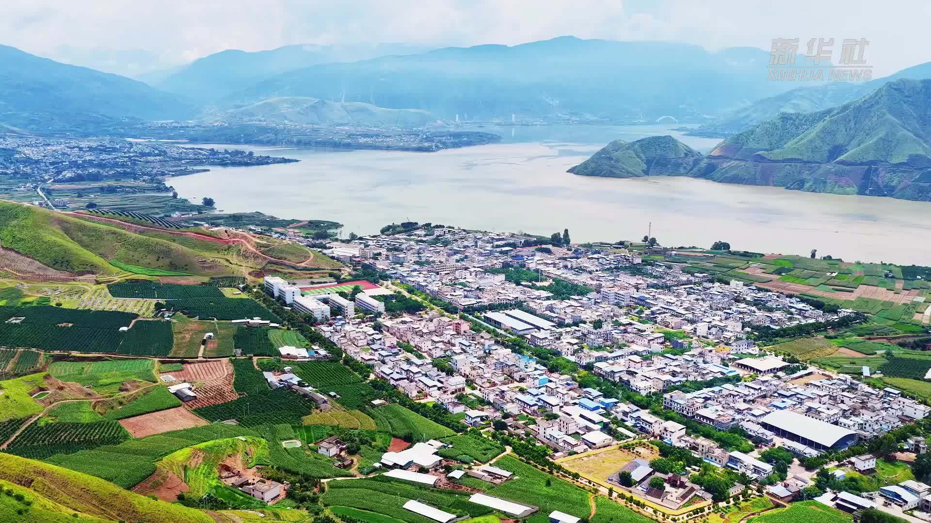 云南永胜：金沙江边秋景如画