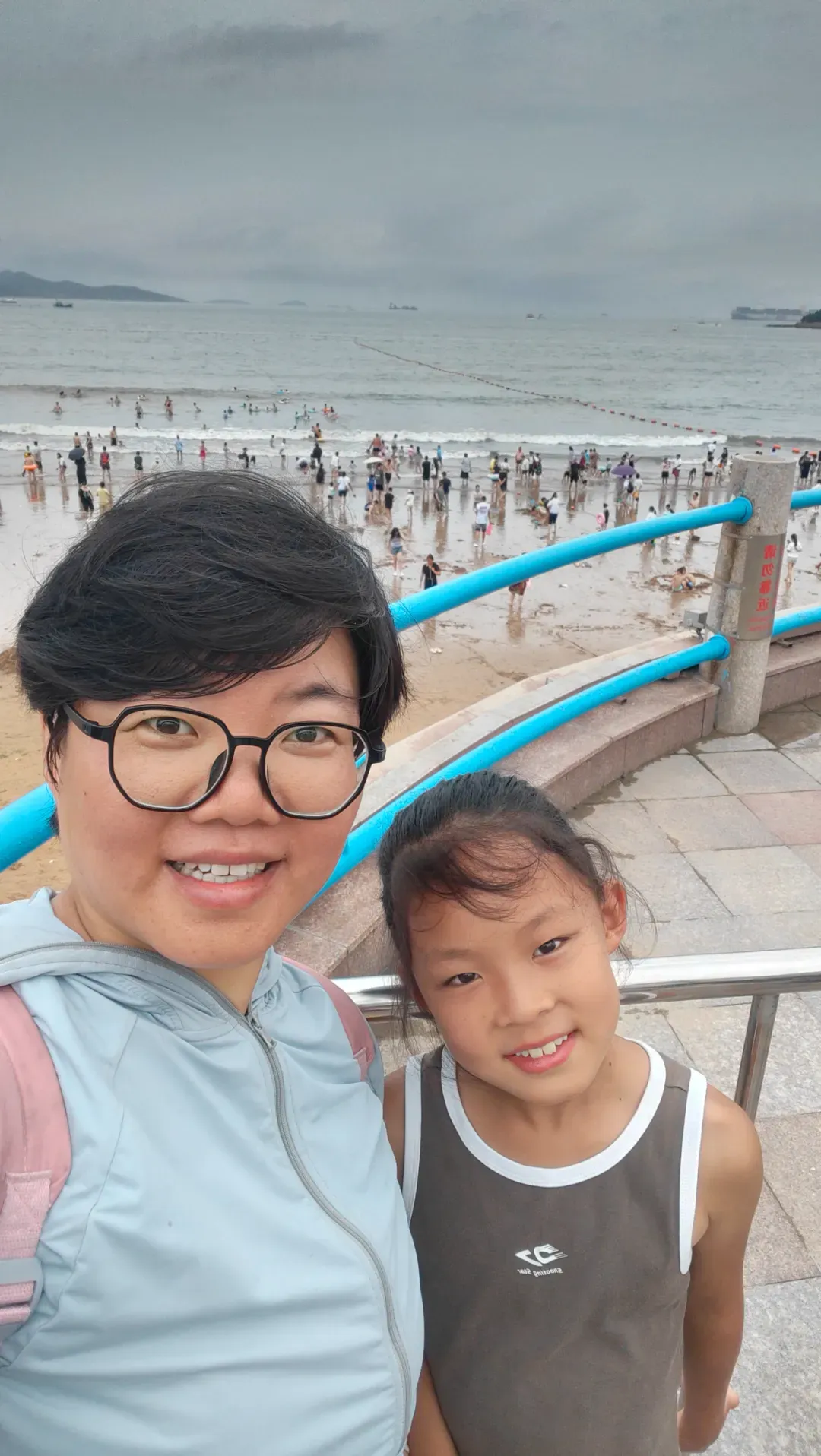 河南博主带女儿摩旅青岛屡屡被触动：青岛人的善意，比碧海蓝天更让人难忘！