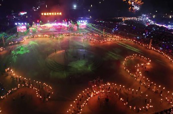 星落人间火作河，点燃东方狂欢节！｜文化大观园《探秘贵州》