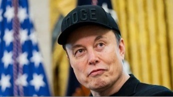 阿里图像生成模型登顶HuggingFace,一句话把马斯克“变老”