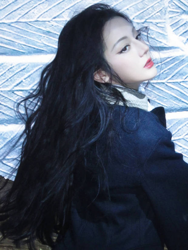 迪丽热巴复古名媛造型尽显女王气质(图3)