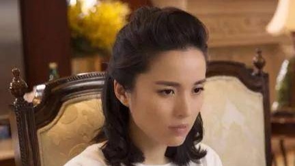 靳东老婆近照曝光，自信大方好美丽！网友：46岁白发有点多