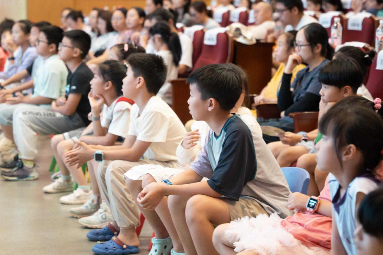 现场认真听分享的小听众们