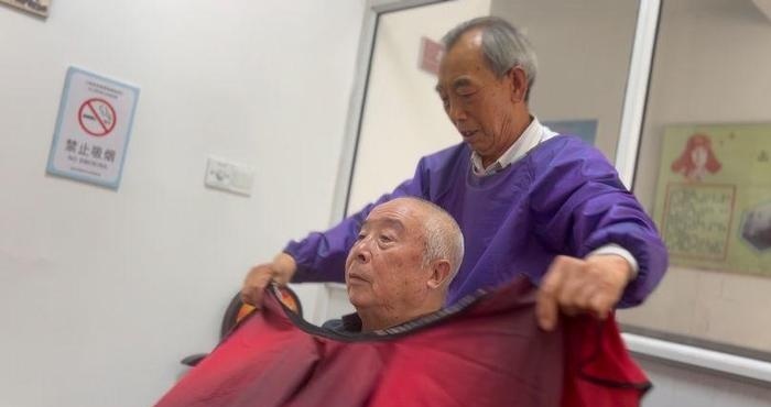 青岛乡里乡亲|刘秀明:义务理发20载,真情服务暖乡邻