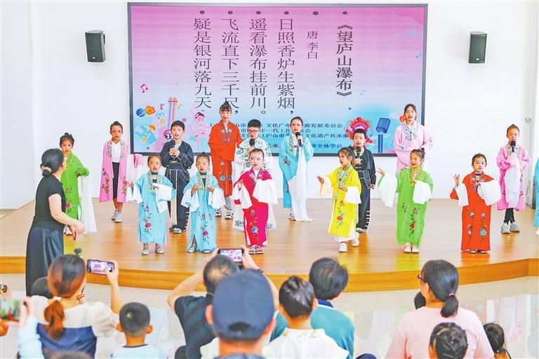 廬山市：繽紛假期（圖）