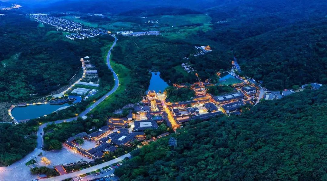宝华山千华古村夜景