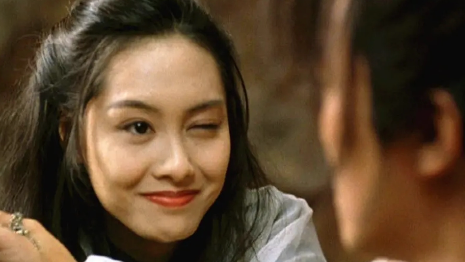 53岁朱茵被港媒指胸下垂？她晒美照力证身材依旧！封面图