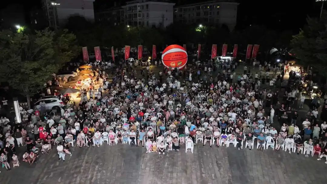 30余个直播观赛点市民热情高涨！“浙BA”点燃余姚城市“夜经济”