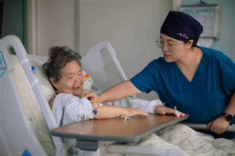 ⑦郑州市中心医院重症医学科主任医师 徐兰娟