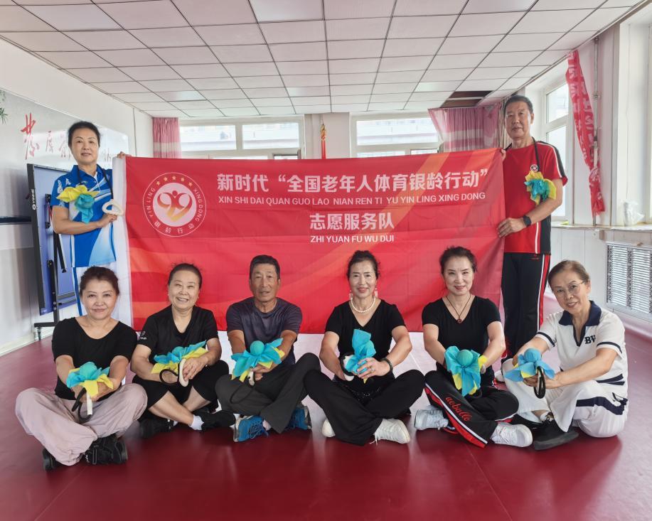 各项目活动部“银龄行动”队旗