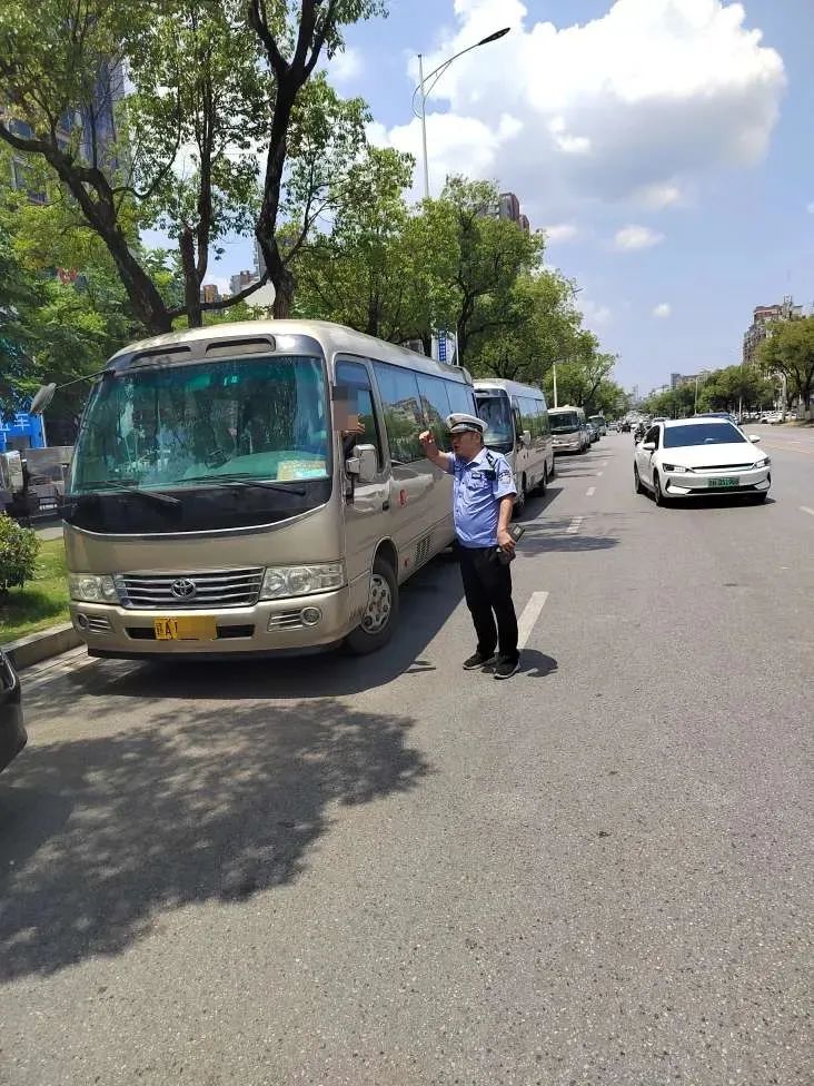 景德镇雕塑瓷厂、陶溪川丽晶华府周边违停乱放、霸占车位等交通乱象被整治