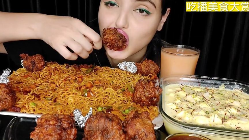 印度贵族吃午餐，竟然不用手吃面，真是惊呆我了