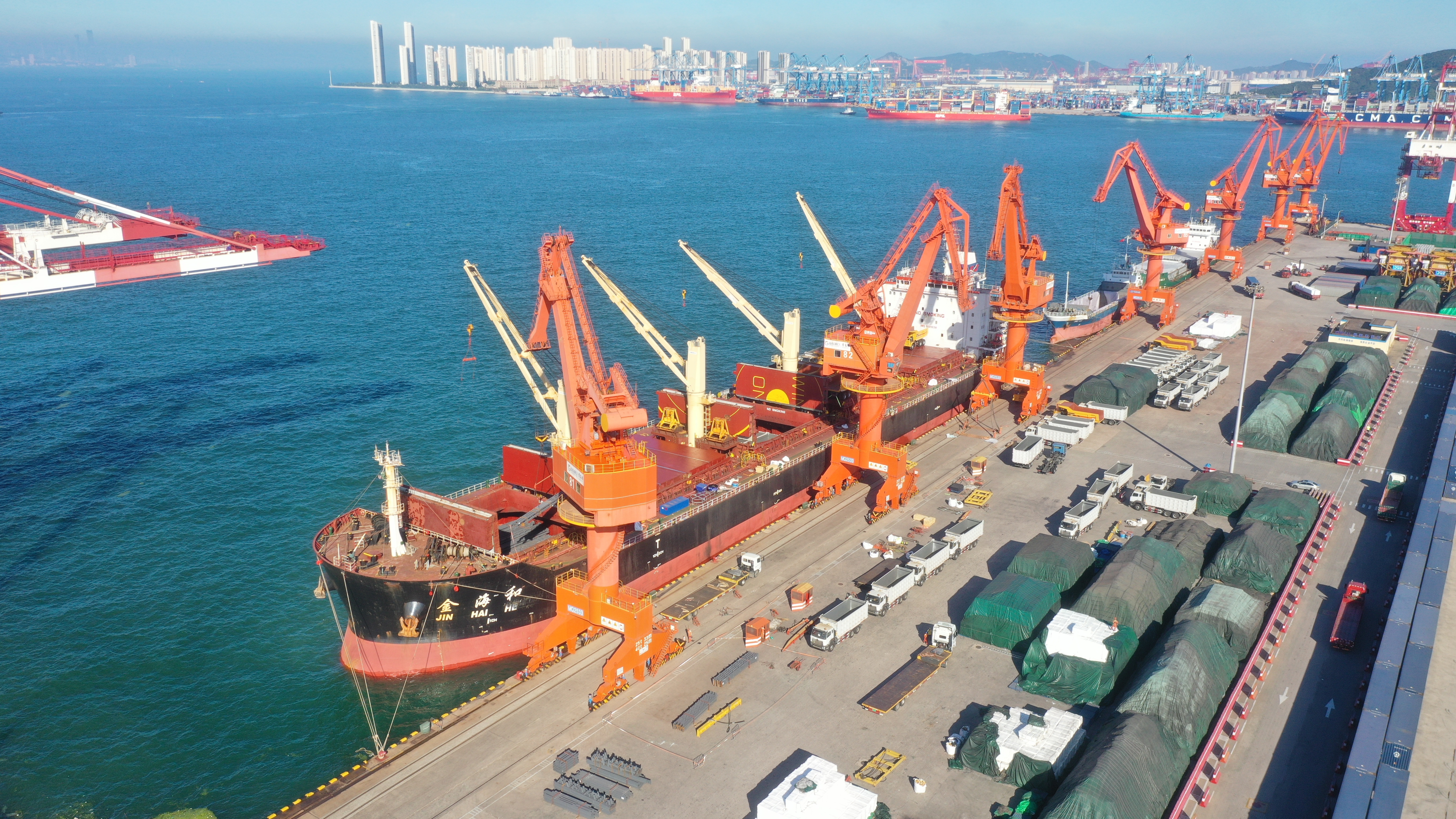 山东港口青岛港:1-7月累计出口商品车同比增长23%,助力“中国制造”加速出海