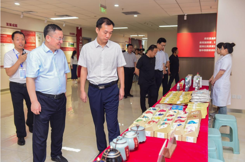 与会人员还到河北省沧州中西医结合医院骨康院区进行了参观。