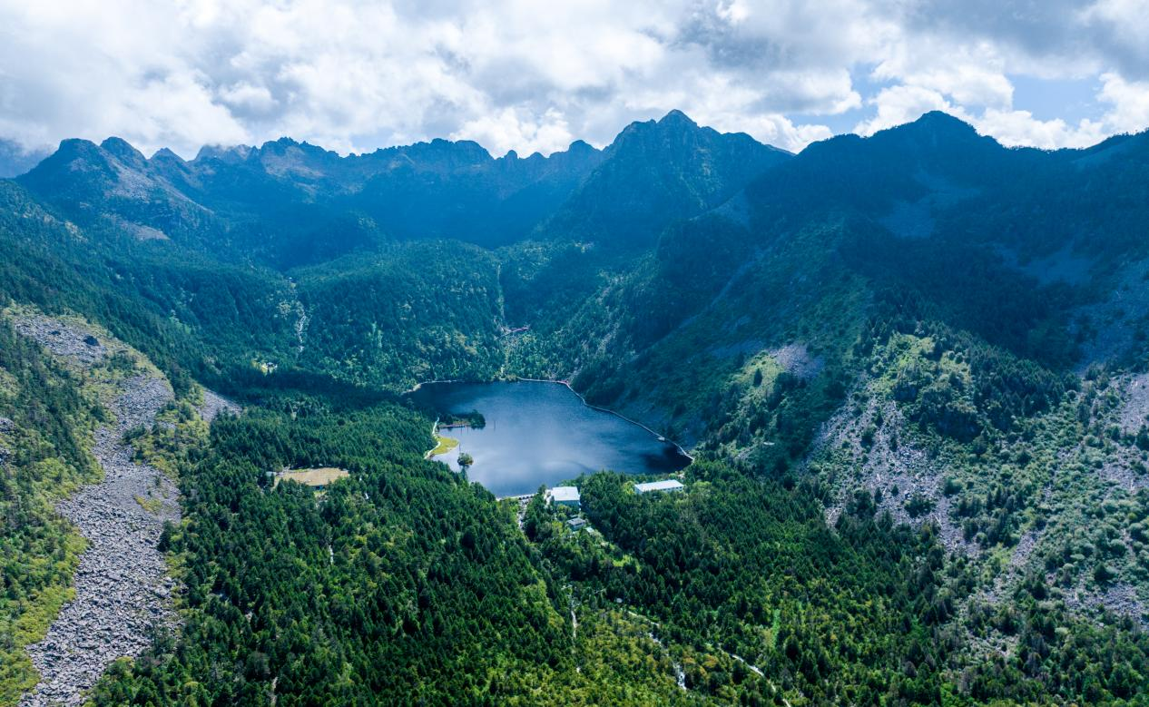 螺髻山旅游景区风景如画