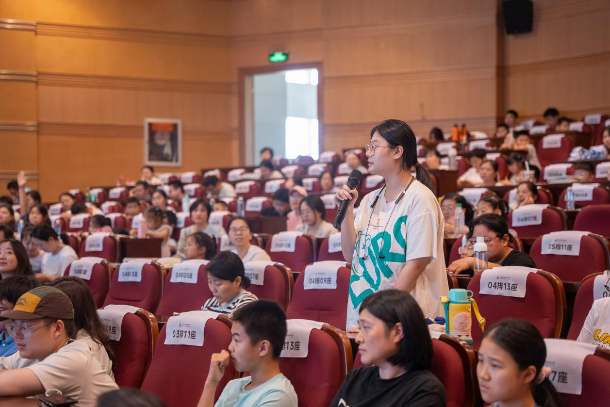 影迷现场互动提问