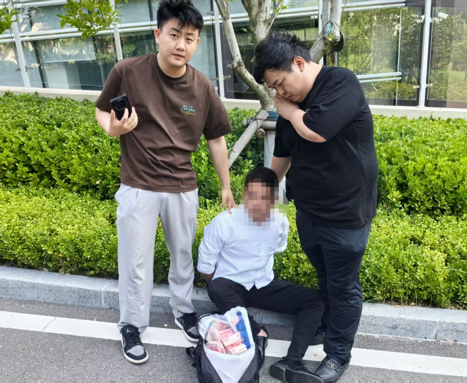 织密平安防控网 守护市井烟火气 市南公安护航群众幸福底色