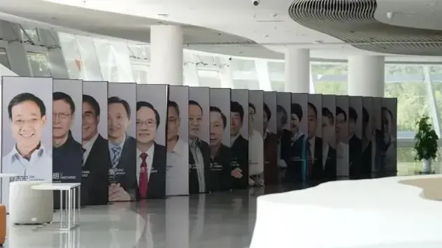 大湾区大学第一届招生只招了80个人，但是有300多位老师，是真的吗？