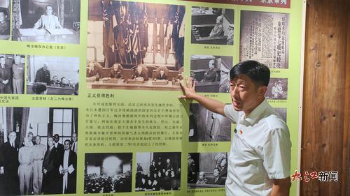 梅庭軍講解“東京審判”。(沈冠楠攝)