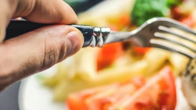 左手保障、右手体验,本地生活的逻辑变了