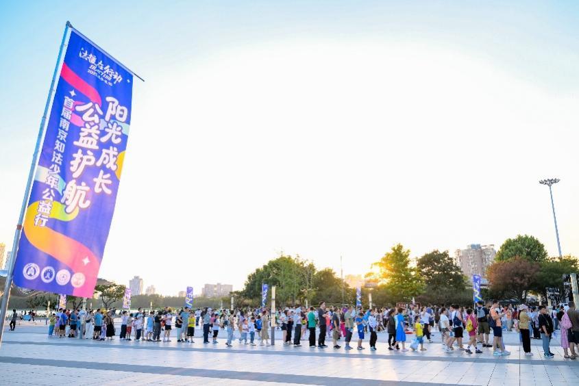 融入玄武湖夜色的“诗意实践” 首届南京知法少年公益行活动吸睛