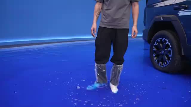 又一国产高端硬派越野，纵横G700爬沙涉水还很豪华？