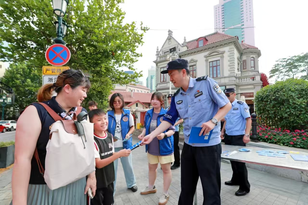 织密平安防控网 守护市井烟火气 市南公安护航群众幸福底色