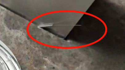 女子住酒店被长针扎出血，担心感染病毒遂吃药，酒店：疑似针灸针，不知从何而来