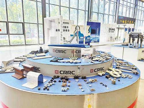 7月30日，国智科技（河北）股份有限公司一站式采购服务中心展出的中高端紧固件产品。本报记者 李冬云摄