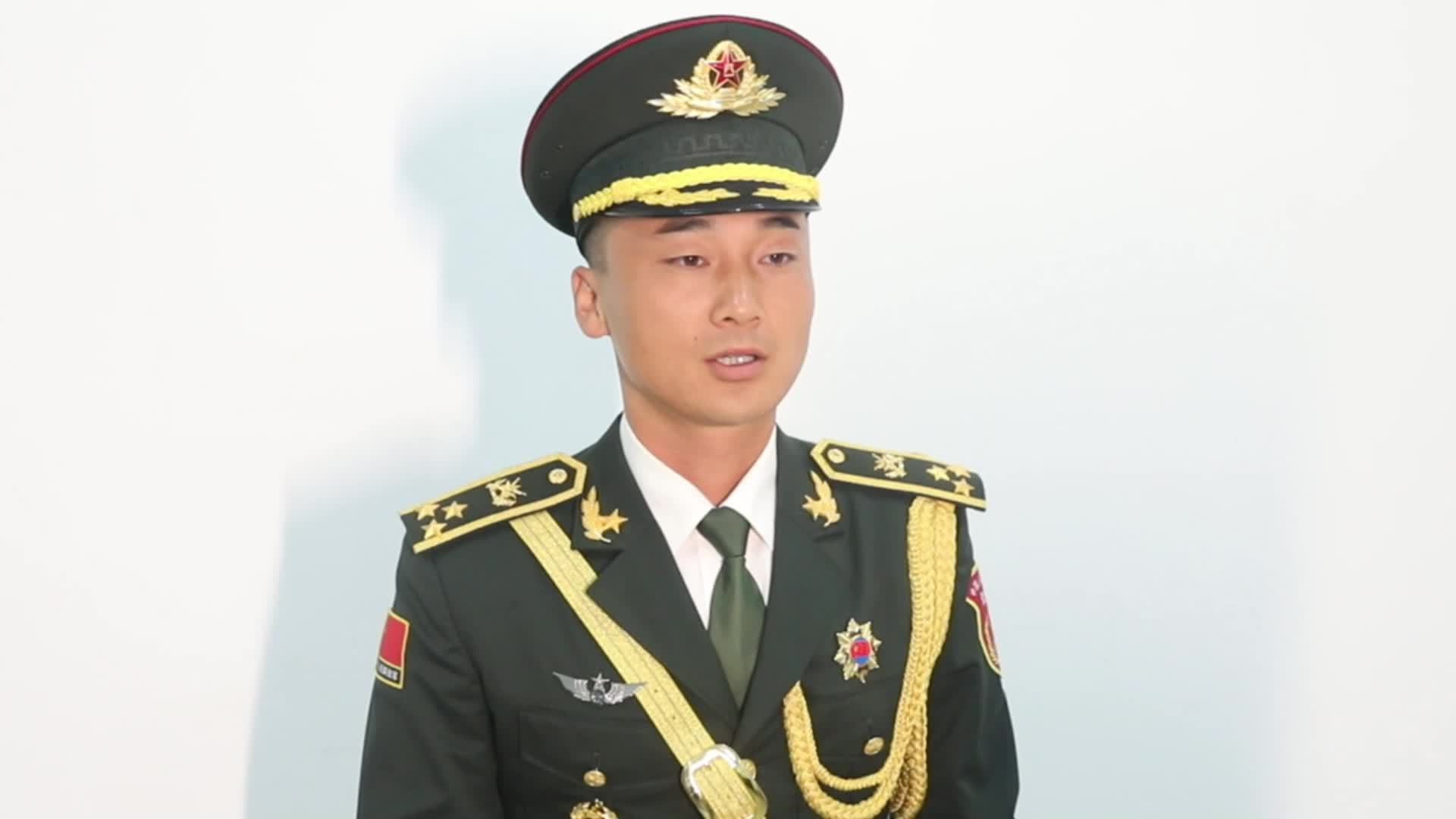 抗战胜利80周年阅兵活动军旗手徐泽东