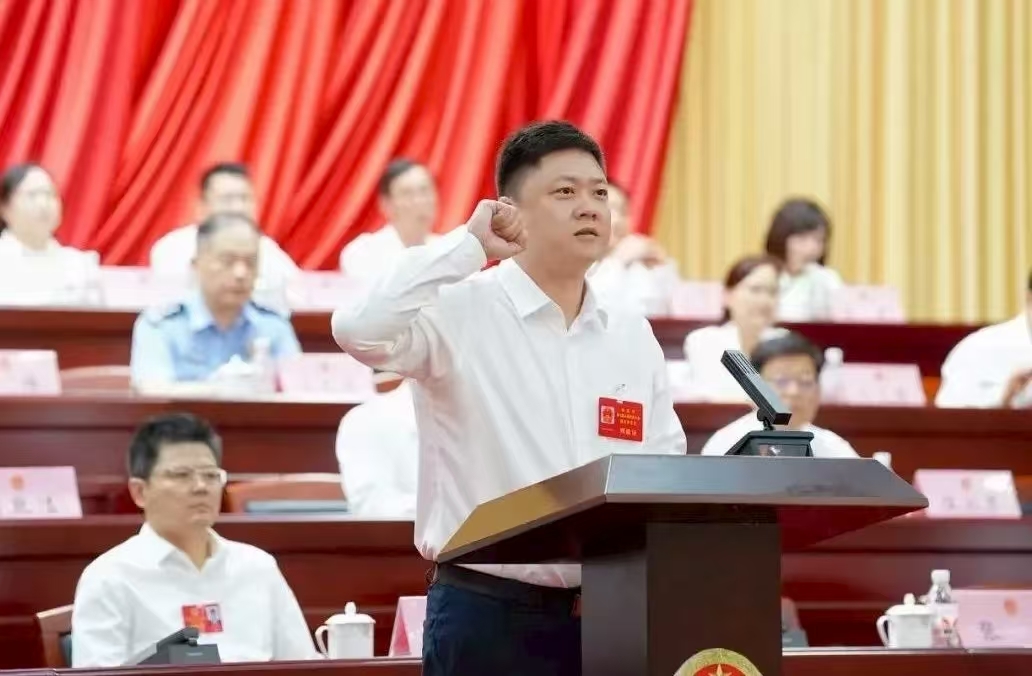 张炜当选松滋市人民政府市长
