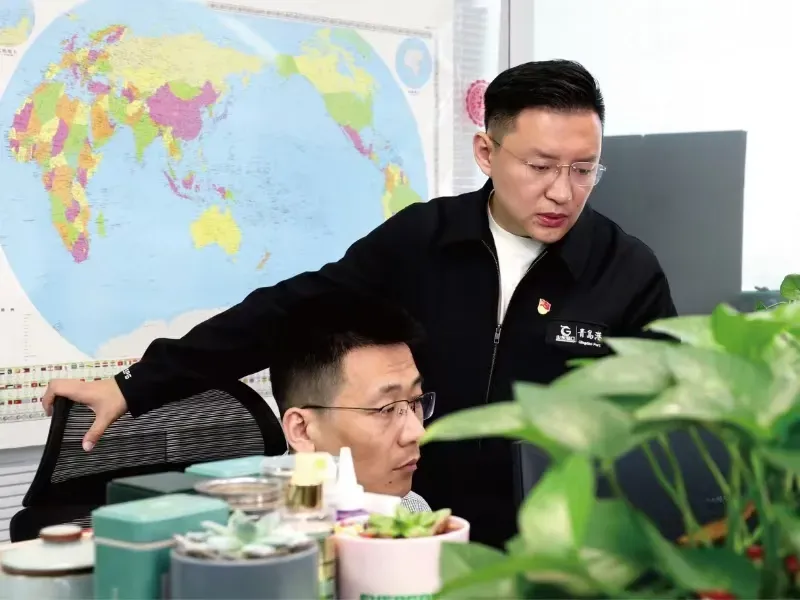 微笑青岛 | 青岛港国际集装箱发展有限公司副总经理徐珦：躬身实践、深扎一线，绘就智慧绿色港口新图景