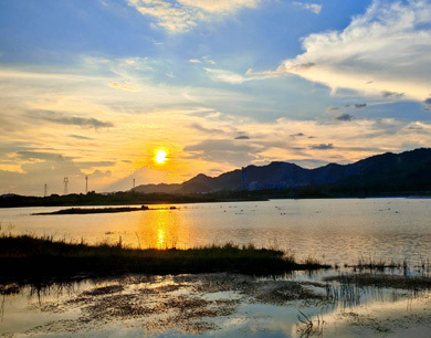 分宜：夕陽(yáng)映水庫(kù) 晚霞美如畫(huà)