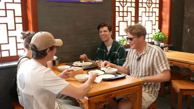 勇气可嘉！挪威人挑战老北京豆汁儿：我不懂为什么每天喝那个？