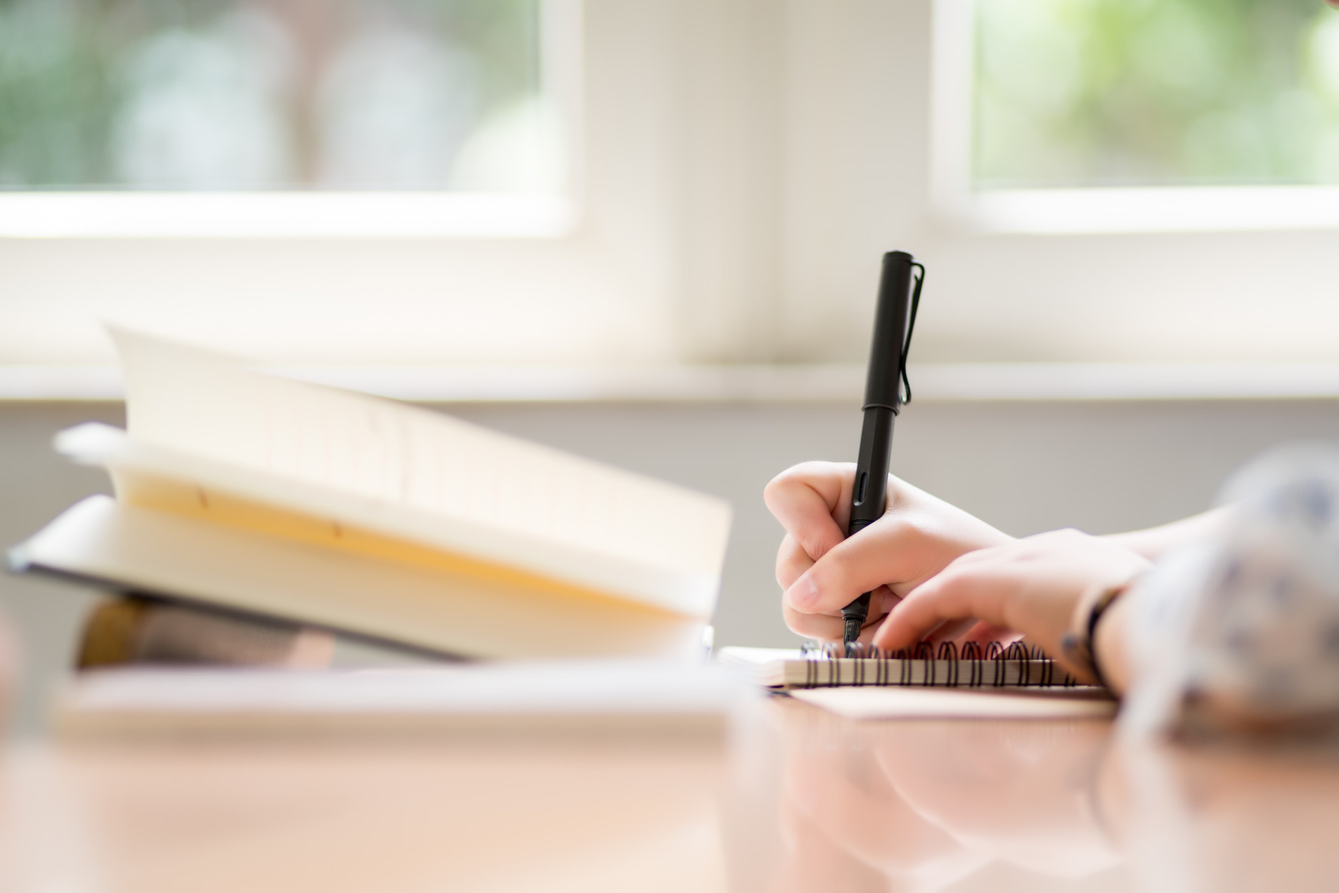 风评｜不招新人招老人？沛县返聘168名退休教师引争议