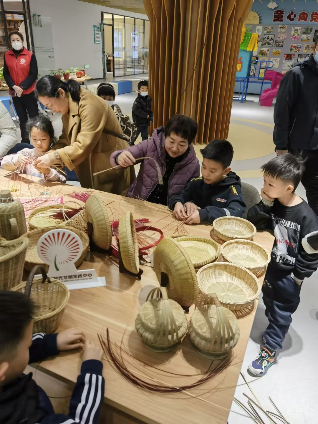 青岛乡里乡亲|姜祖萍:匠心竹编守艺魂,活态传承韵千古