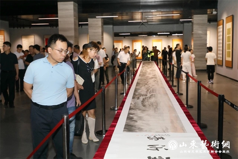 “沂蒙精神代代传”文学艺术创作优秀作品展在临沂开幕