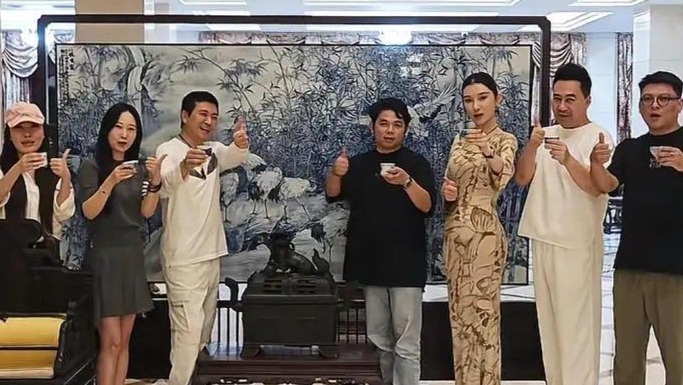 杨子否认与李隽子恋情：她个子太高像长颈鹿，聊天总仰着头累得慌封面图