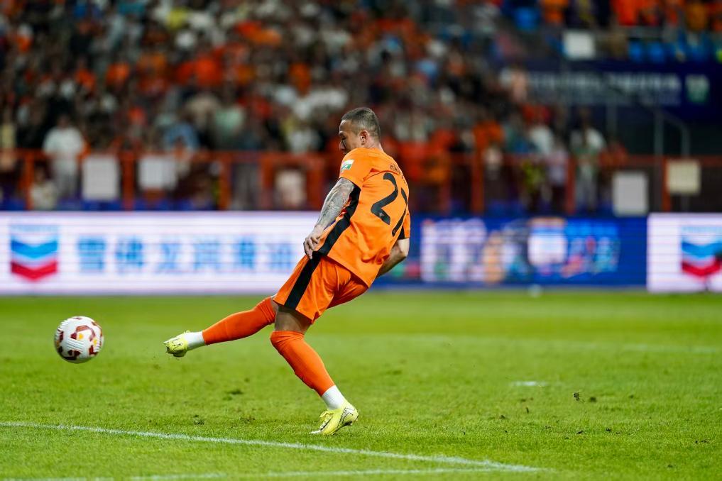 图为韩子龙射门瞬间。张成 摄