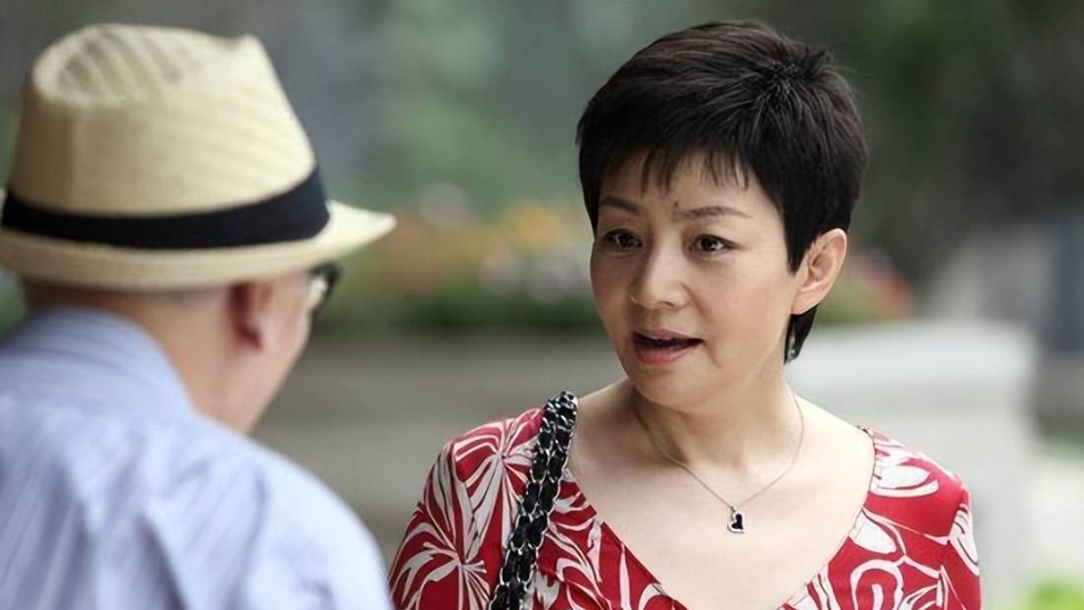 宋丹丹靠山曝光，她之所以在娱乐圈无人敢惹，全凭三位贵人关照封面图