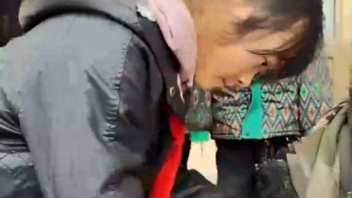 胡雷资助的小女孩意外离世，我们还需给予“精神资助”才能守护每一颗脆弱的心