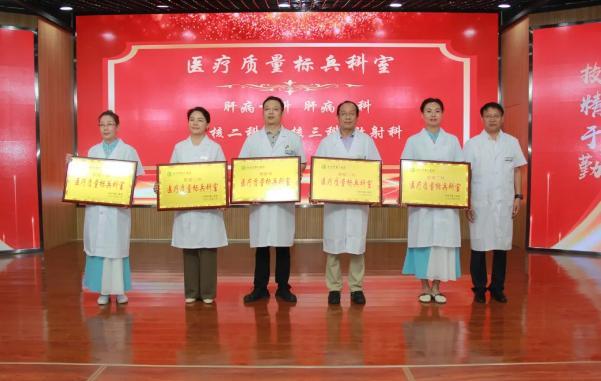 德馨于行，技精于勤｜沧州市第三医院召开第八个中国医师节庆祝表彰大会