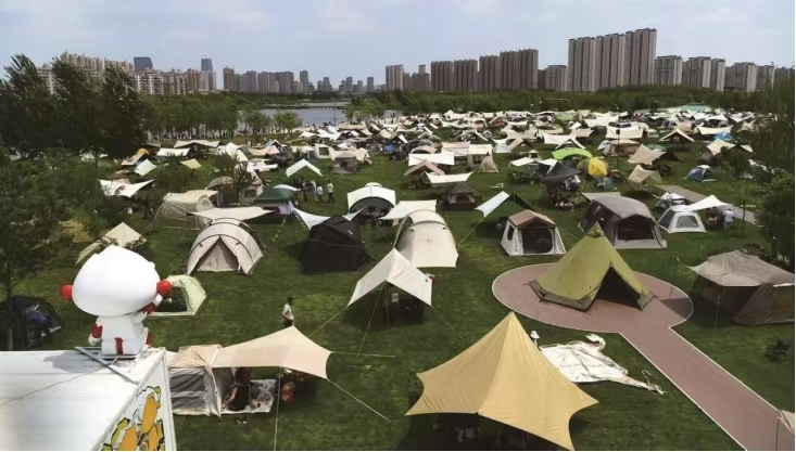 每到假日,长春南溪湿地公园就成了露营聚集地。 韩玉红 摄