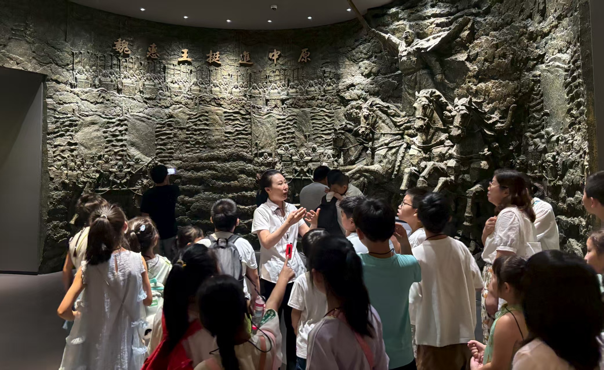“博古通今”研學之旅走進開封博物館