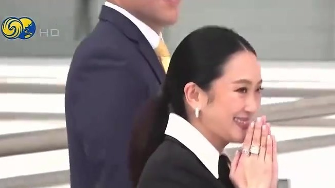 泰国遭停职总理佩通坦就是否违宪出庭作证