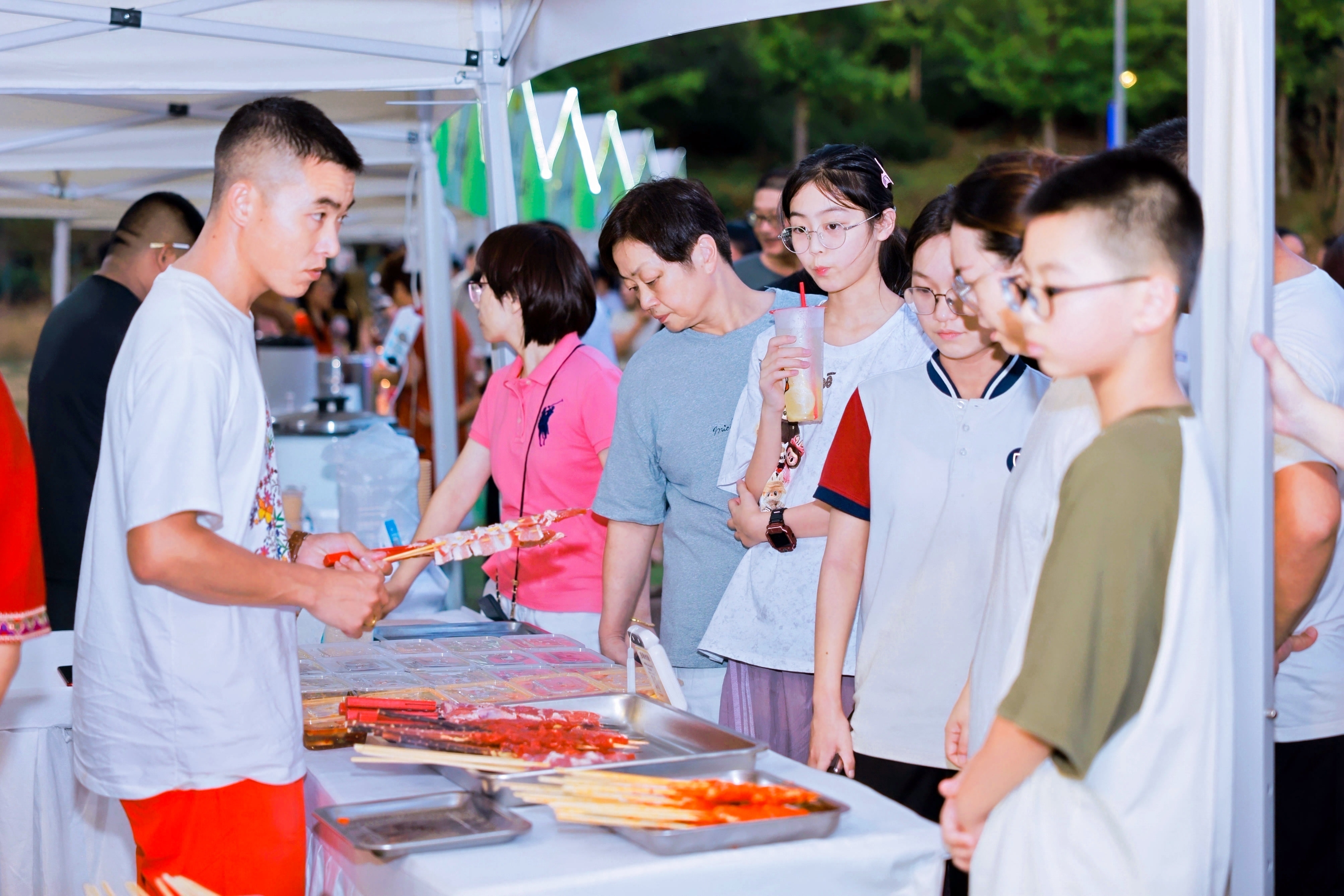 共富市集点燃“夜经济”！“家园烟火集&middot;锦屏共富夜”暨“绿动锦西村创联盟”成立仪式在宁波奉化举办