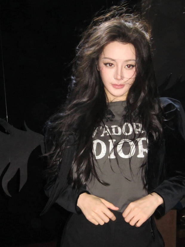 迪丽热巴复古名媛造型尽显女王气质(图2)