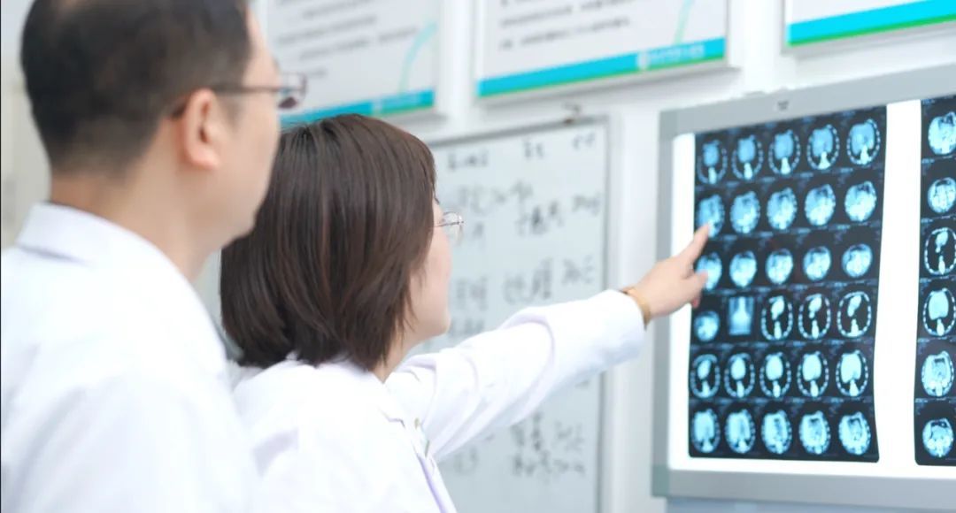 李玉苓:仁心灼灼暖杏林,仁术熠熠护健康